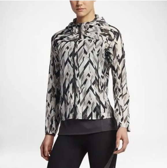 Nike Women's Impossibly Light Print Packable Running Jacket - Picture 3 of 11